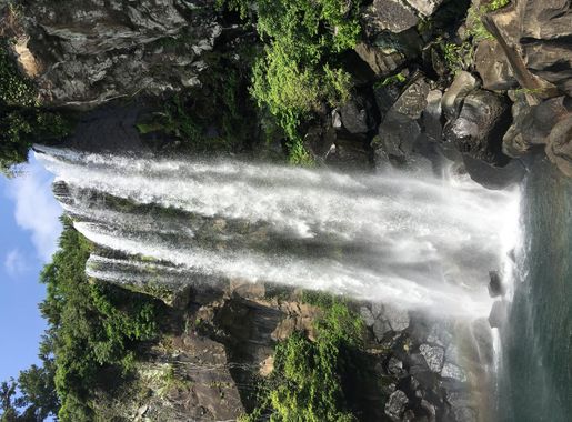 File:Jeongbang Falls.jpg - Wikimedia Commons