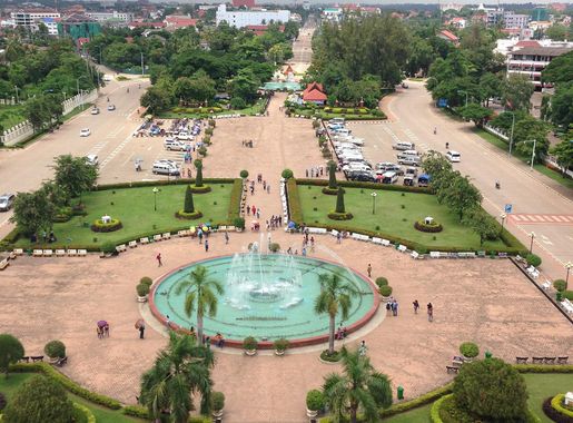 File:Patuxai Park n Vientiane, Laos.JPG - Wikimedia Commons
