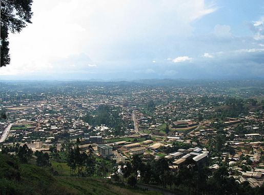 File:Bamenda from mountain road.jpg - Wikipedia