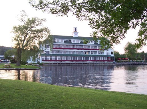 File:Meredith Inn, Meredith NH.jpg - Wikimedia Commons