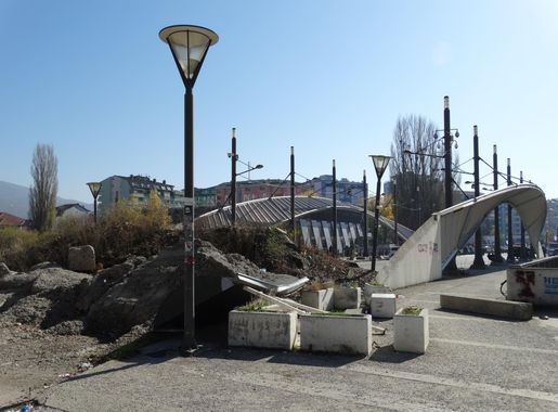 File:Ibar River Bridge Barricaded to Vehicle Traffic - Mitrovica (Serb  Side) - Kosovo.jpg - Wikimedia Commons