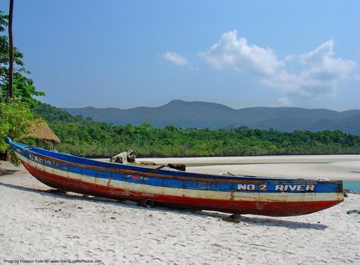 File:A Canoe At The River Number 2 - Sierra Leone.JPG - Wikimedia Commons