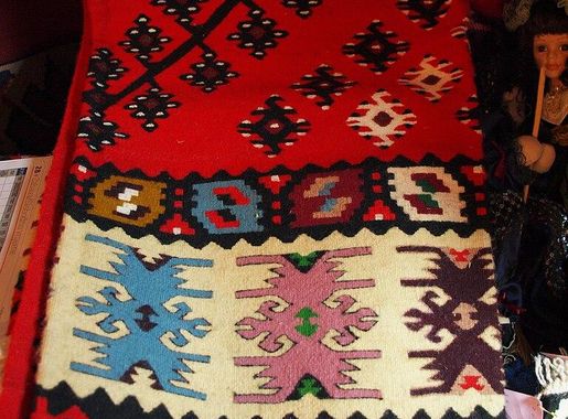 Датотека:Pirotski Cilim Serbian traditinal carpet.JPG — Википедија