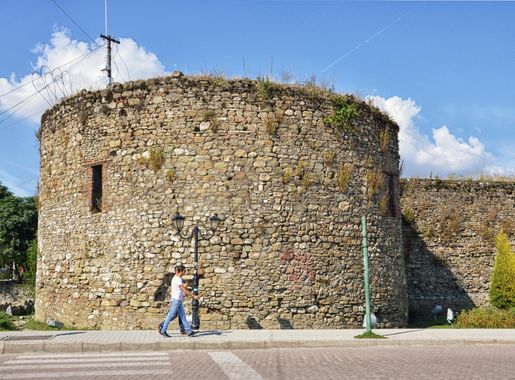 File:Elbasan, Albania, Castle 2013 03.jpg - Wikimedia Commons