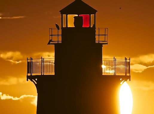 File:The Setting Sun.jpg - Wikimedia Commons