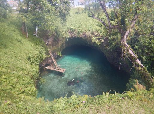 File:To Sua Ocean Trench, Upolu, Samoa - August 2016.jpg - Wikimedia Commons