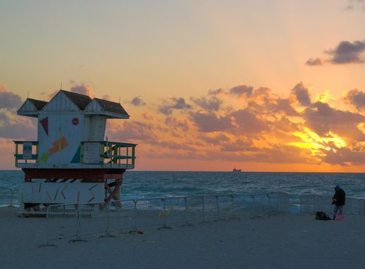 File:Sunrise on Miami Beach.jpg - Wikimedia Commons