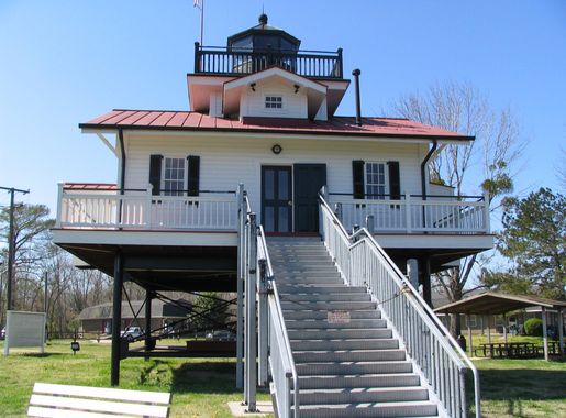 File:River Lighthouse Museum, a replica of the 1866 Roanoke River  Lighthouse (8634531015).jpg - Wikimedia Commons