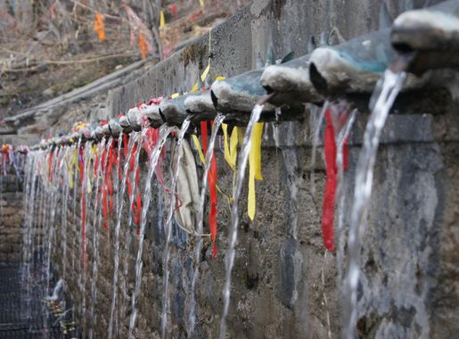 File:Taps in Muktinath-Temple - Mustang - Nepal.JPG - Wikimedia Commons