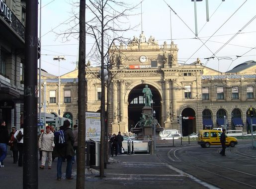 File:Bahnhofstrasse1.jpg - Wikimedia Commons