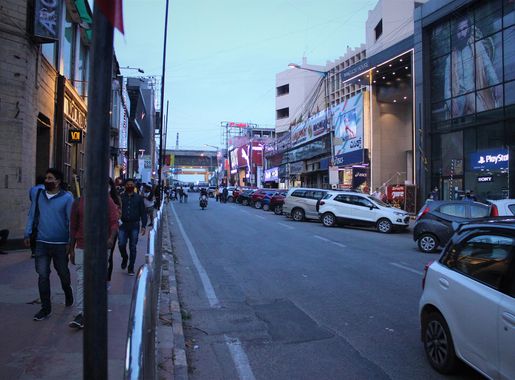 File:Brigade Road facing MG Road.jpg - Wikimedia Commons