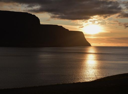 Mynd:Sunset, Talknafjorour, Westfjords, Iceland (48751316331).jpg -  Wikipedia, frjálsa alfræðiritið