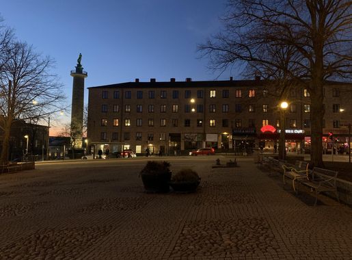 Fil:Stigbergstorget by night.jpg – Wikipedia