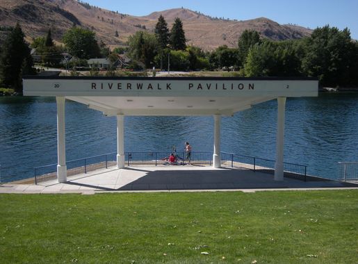 File:Chelan, WA - Riverwalk Pavilion 02.jpg - Wikipedia