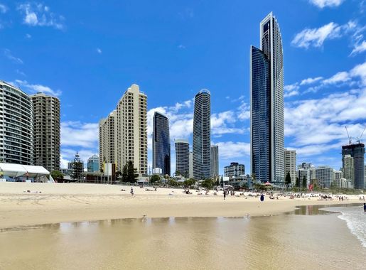 File:Skyscrapers along Surfers Paradise Beach, 2021, 02.jpg - Wikimedia  Commons