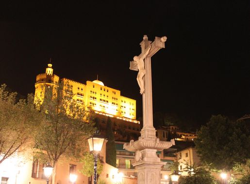 File:Cristo de los Favores en el Campo del Principe - panoramio.jpg -  Wikimedia Commons