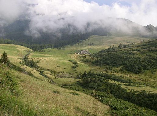File:Ukraine-Carpathian Mountains-Chornohora Range-8.jpg - Wikimedia Commons