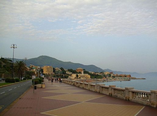 File:Passeggiata corso italia genova 01.jpg - Wikimedia Commons