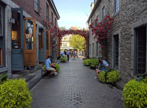 File:Rue Saint Amable - Montréal - 2019.jpg - Wikipedia