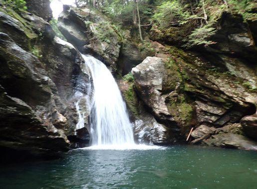 File:Bingham Falls - panoramio.jpg - Wikimedia Commons