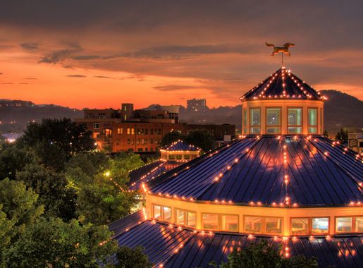 File:Coolidge Park - Crepuscular carousel.jpg - Wikimedia Commons