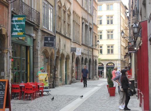 File:Lyon Rue Saint-Jean 1.jpg - Wikimedia Commons