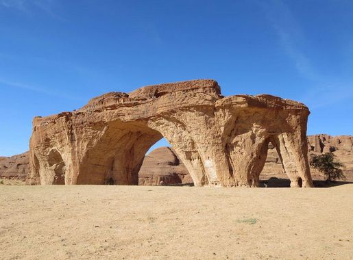 File:Five Arch Rock in the Ennedi Mountains - northeastern Chad 2015.jpg -  Wikimedia Commons
