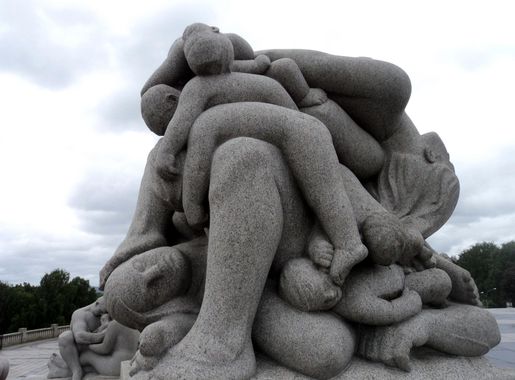 File:Vigeland Park statue 4.JPG - Wikimedia Commons