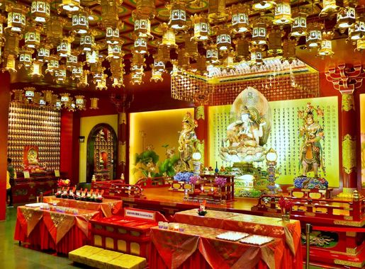 File:Buddha Tooth Relic Temple and Museum, Singapore, interior, 2014  (06).JPG - Wikimedia Commons