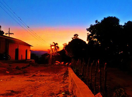 Fichier:Amanece En Atánquez (125149475).jpeg — Wikipédia