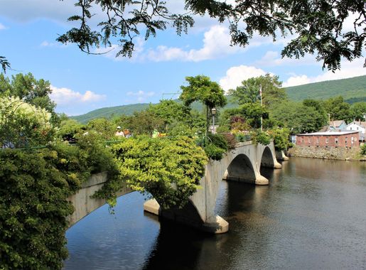 File:Bridge of Flowers, Shelburne Falls.jpg - Wikimedia Commons