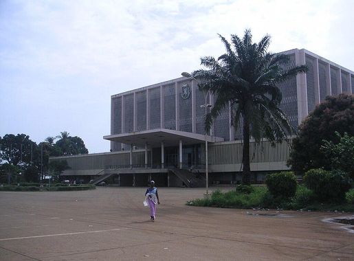 File:Conakry-palaisdupeuple.JPG - Wikipedia