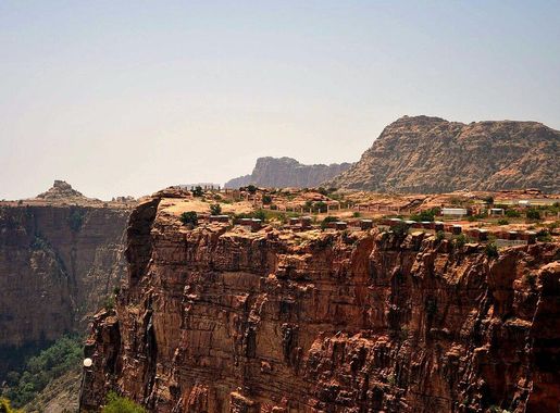 File:Living on the verge of Habala Valley.jpg - Wikimedia Commons