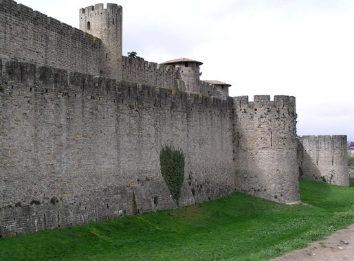File:Carcassonne, France, the walls of the medieval city.JPG - Wikimedia  Commons
