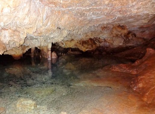 File:Cova de Cala Falcó 08.jpg - Wikimedia Commons