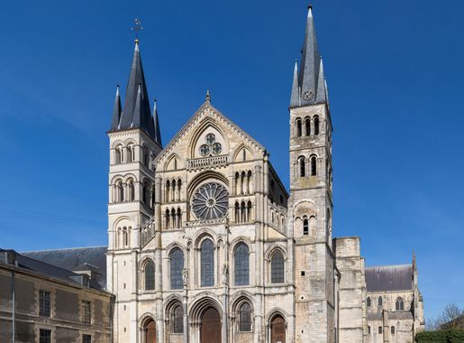 File:Basilique Saint-Remi de Reims Exterior 1, Reims, France - Diliff.jpg -  Wikimedia Commons