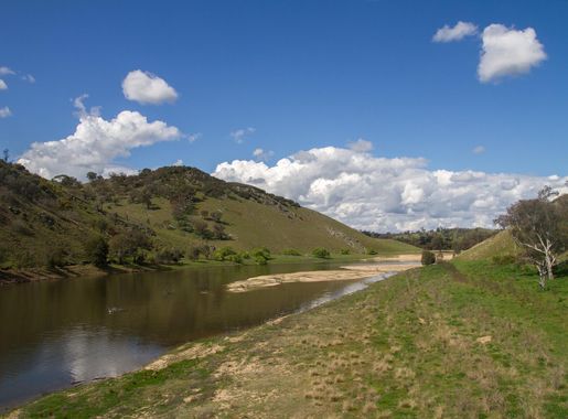File:Wee Jasper Road, Murrumbidgee river.jpg - Wikimedia Commons