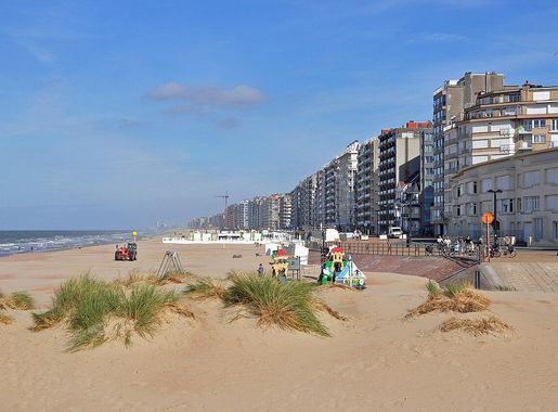 File:Westende Beach R03.jpg - Wikimedia Commons
