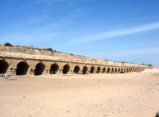 File:Caesarea Maritima aqueduct.jpg - Wikimedia Commons