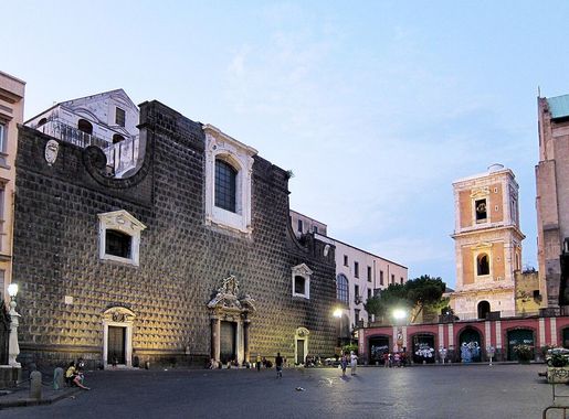 File:Naples piazza gesu nuovo.JPG - Wikimedia Commons