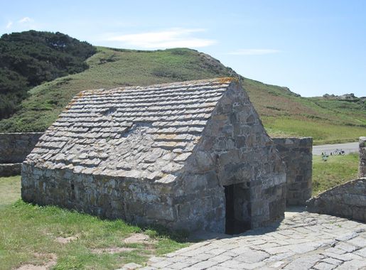 File:Guernsey 2011 143, Pleinmont Battery.jpg - Wikimedia Commons