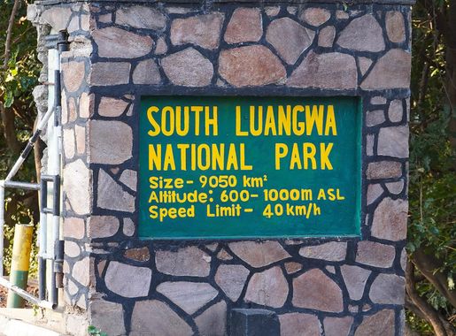 File:Plaque South Luangwa Park Entrance Mfuwe Jul23 A7C 05933.jpg -  Wikimedia Commons