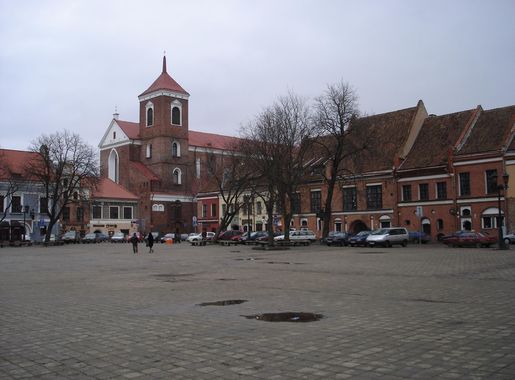 File:Kaunas-City Hall Square 1.jpg - Wikimedia Commons