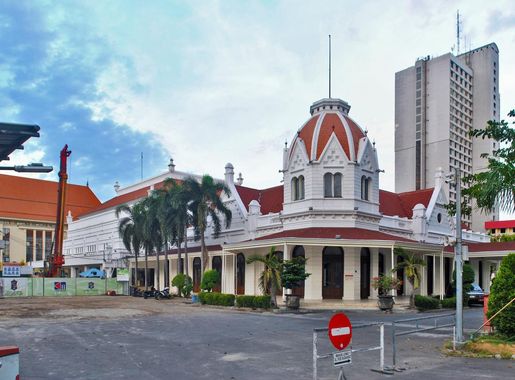 Fayil:Balai Pemuda Surabaya (30296990840).jpg - Wikipedia