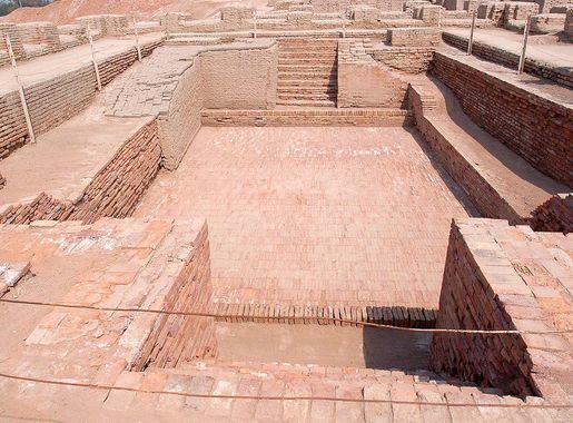 File:Great bath view Mohenjodaro.JPG - Wikimedia Commons