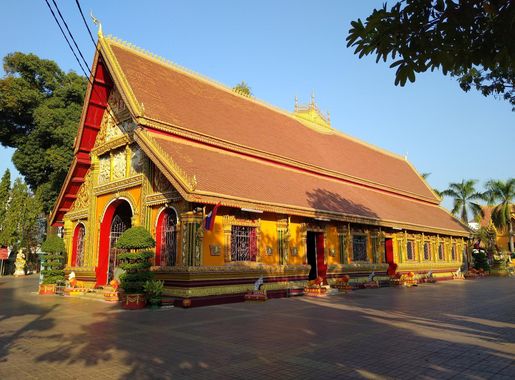 File:Wat Si Muang 2020 - 2.jpg - Wikipedia