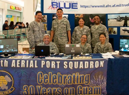 44th APS, 724th ASTF visit local mall, talk about AF Reserve > 624th  Regional Support Group > Article Display