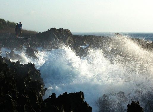 File:Waterblow Bali.jpg - Wikimedia Commons
