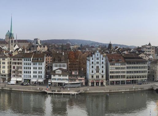 File:Panorama of Zurich from Lindenhof hill.jpg - Wikimedia Commons