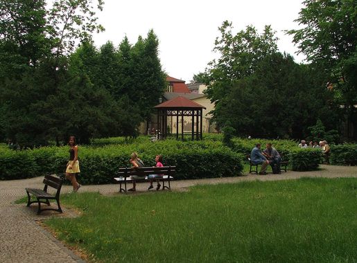 Plik:Park Kuzniczki Gdansk.jpg – Wikipedia, wolna encyklopedia